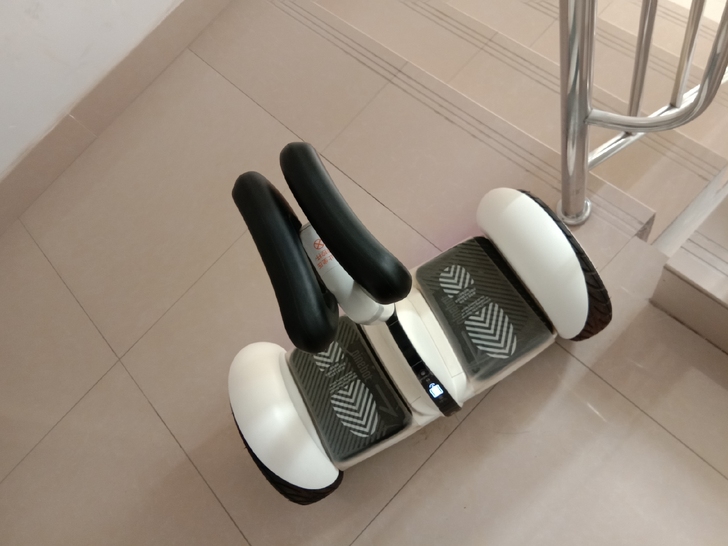 小米九号平衡车，行驶0.3公里  自提。