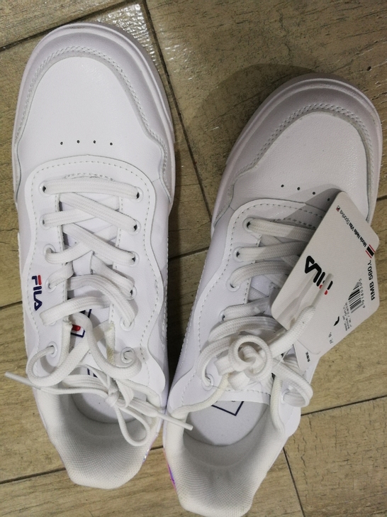 斐乐小白鞋，37.5码，平时这个码数的就能...