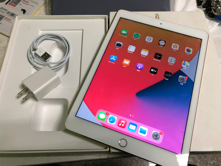 9新iPad Air2金色128GWi-F...