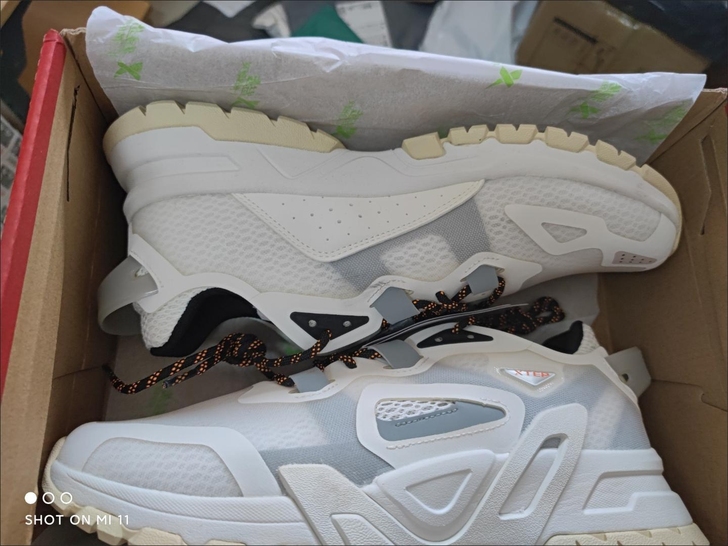 特步男鞋  米白色  42、43码各一双 ...