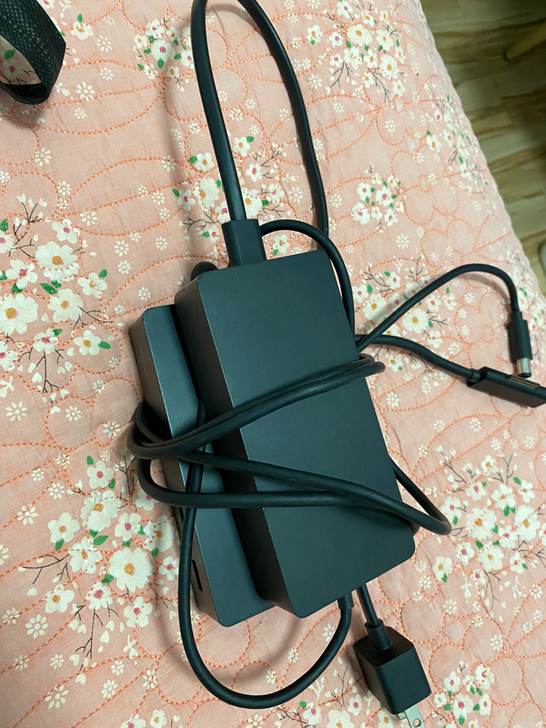 微软拓展坞，买的时候1500左右，官网买的...