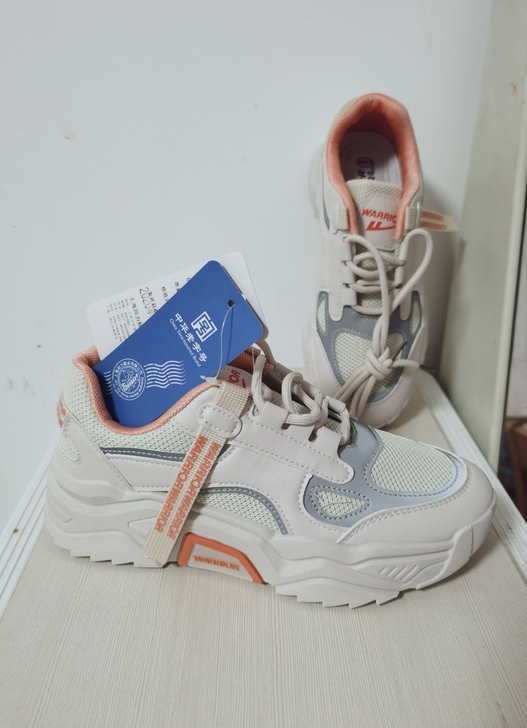 国内品牌回力，米白色，全新带吊牌39码老爹...