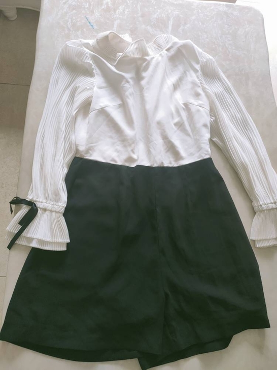 帮朋友出一件品牌风琴褶雪纺连体裤160码，...