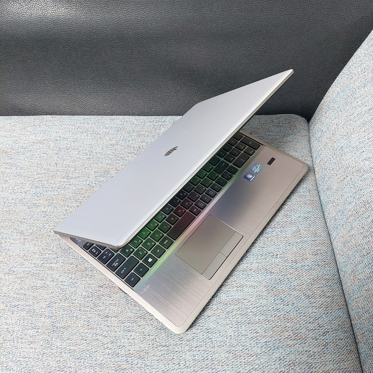 15寸  惠普笔记本i7四核   8g运行...