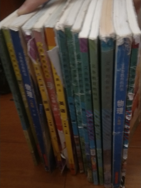 出七年级到九年级初中人教版教科书，各科都有...