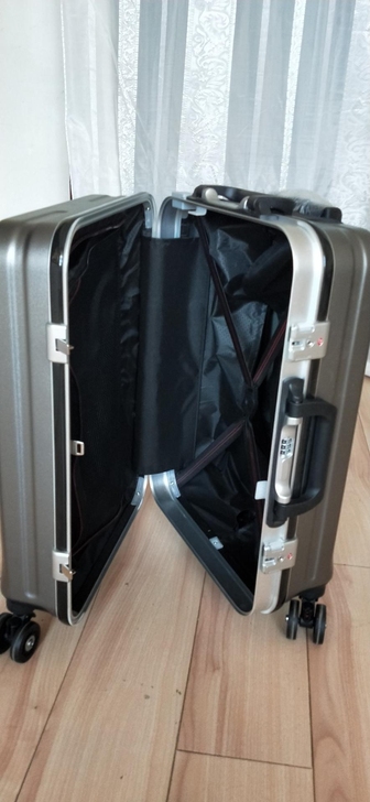 正品袋鼠PC万向轮铝框箱行李箱