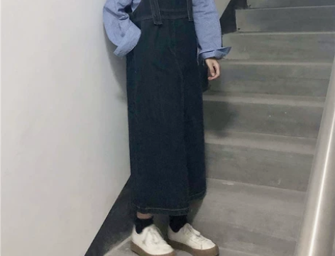 出牛仔背带裙 25.9元 穿起来特别显瘦,...