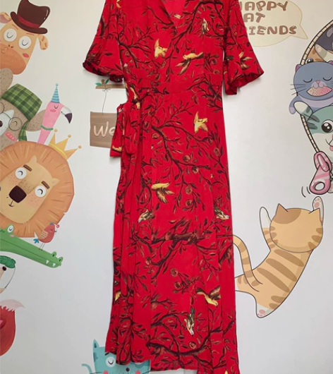 大红色本命年碎花连衣裙，L码，深V领，收腰...