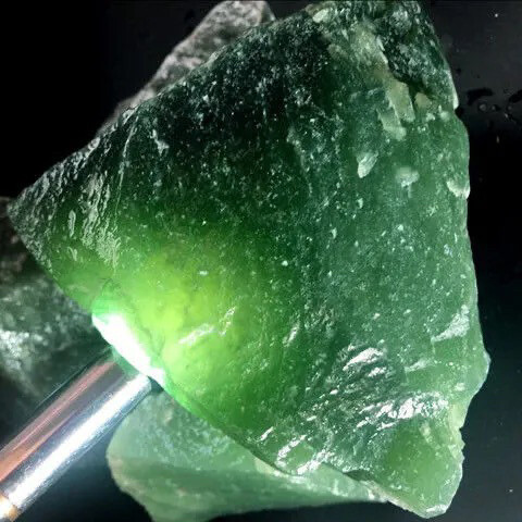 天然玉石原石岫玉毛料，玉雕练手料，可以做摆...