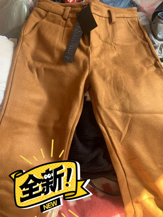全新毛呢裤子，110斤之内穿，售出不退不换