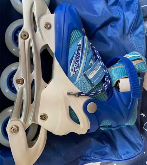 亿动体育用品，新旧程度，穿过一次，脚长的大...