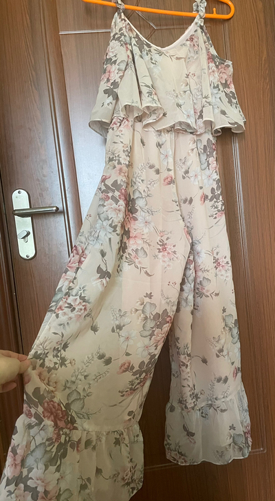 买来穿过一次。不包邮，不接受退货