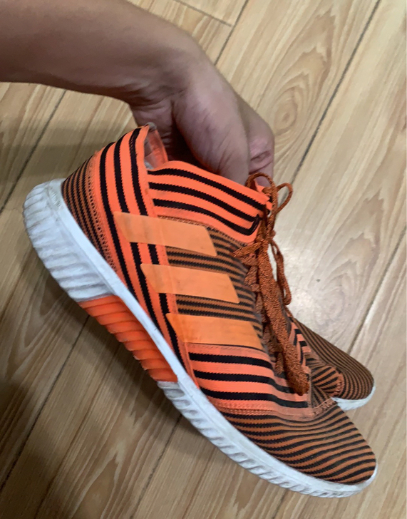 阿迪达斯运动鞋，43码