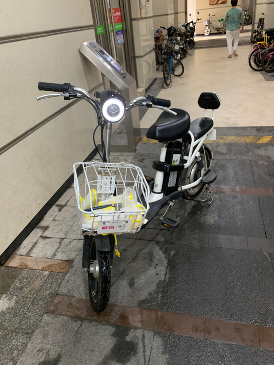 爱玛，买了两年多，一切功能正常，现在大概能...