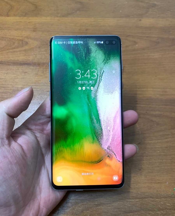 几乎全新三星s10+曲屏全网通自用二手手机