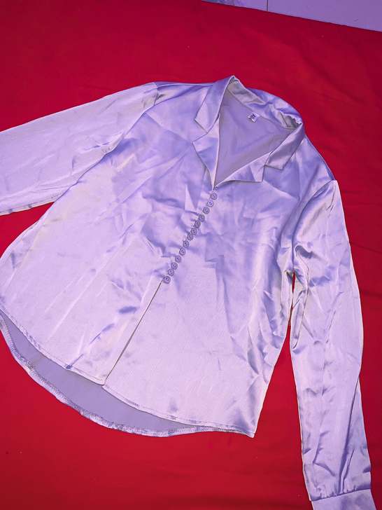 蓝色衬衫，穿了没几次，一直压箱底