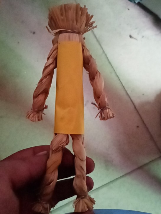 稻草人三个有喜欢的拿走