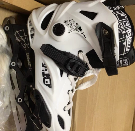 洛神轮滑鞋 送冰刀 200包邮 只穿过三次...