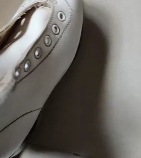 花样刀滑冰鞋35号。牛皮鞋面，小孩学滑冰使...