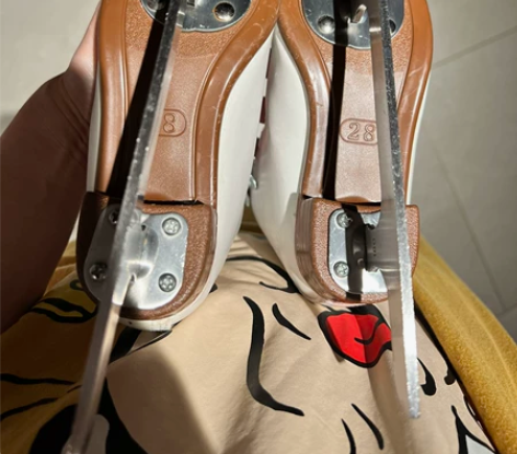 28码冰鞋，大概适合脚长18左右，无法具体...