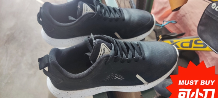 特步男鞋运动鞋，实体店入手，穿没几次，便宜出