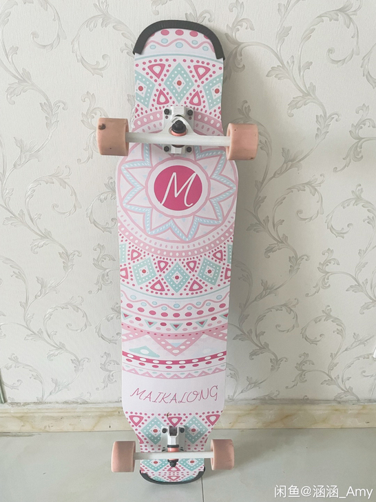 弘鹰滑板长板，买来玩过两次，轮子上路就脏了...