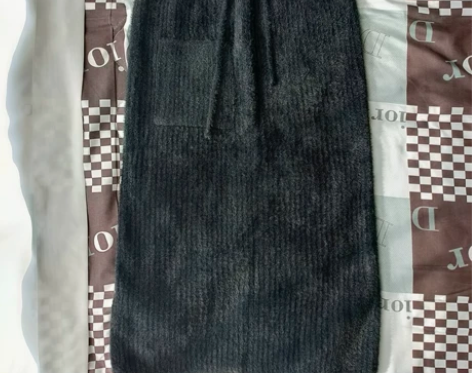 秋冬装黑色中长直筒中裙 全新未穿过 具体面...