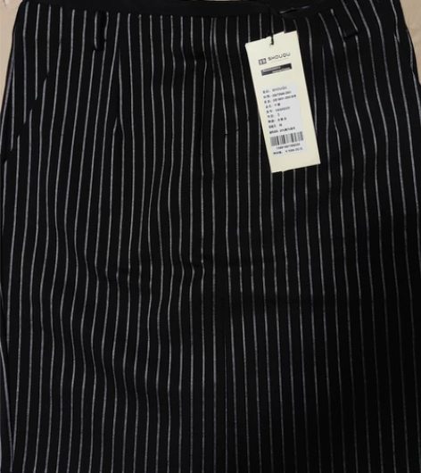 经典秋冬条纹中裙，做工精细，手感舒适，全新...