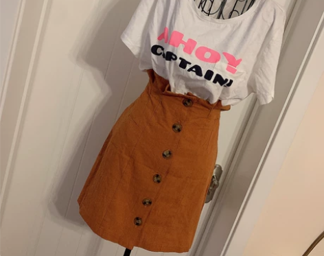 韩版高腰中裙 颜色很好搭 满69包邮