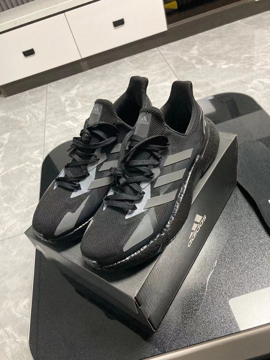 ad运动鞋41-44尺码，，包邮