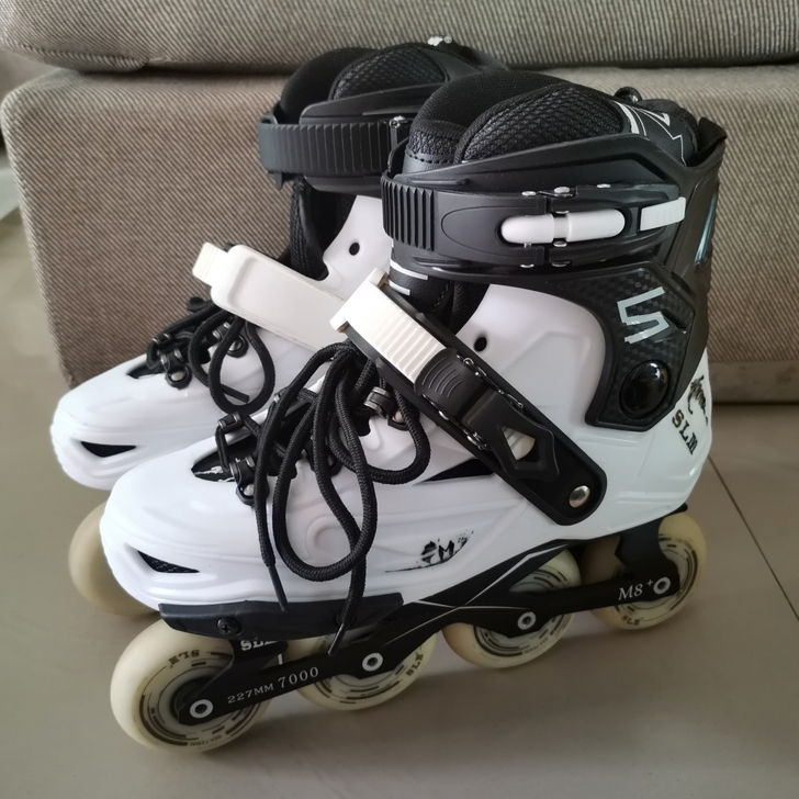 品牌型号:SLM溜冰鞋