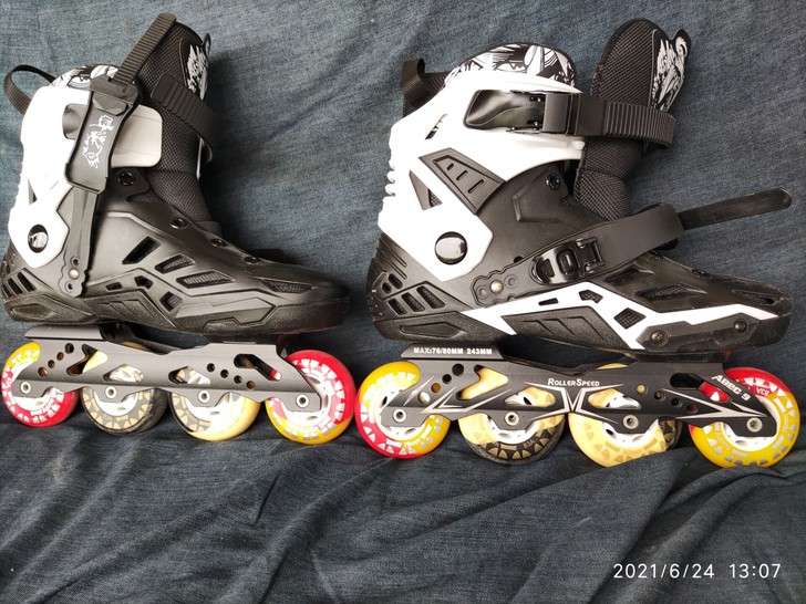 轮滑鞋 旱冰鞋
