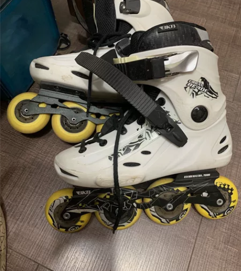 旱冰鞋、没穿几回。鞋码39。 感兴趣的话点...