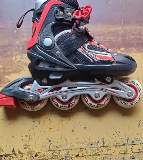 闲置七波辉旱冰鞋，九成新的。鞋码尺寸30至...