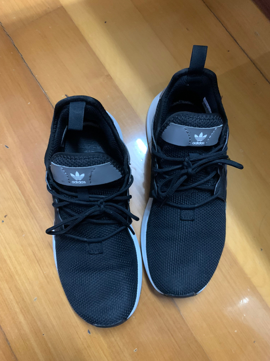 阿迪达斯 大童运动鞋