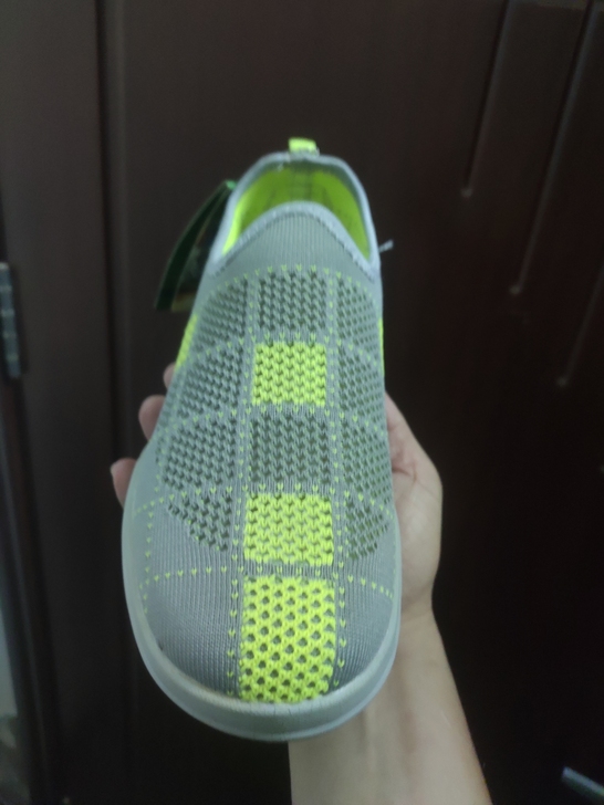 骆驼男鞋休闲鞋有点小瑕疵（图4）有点小裂纹...