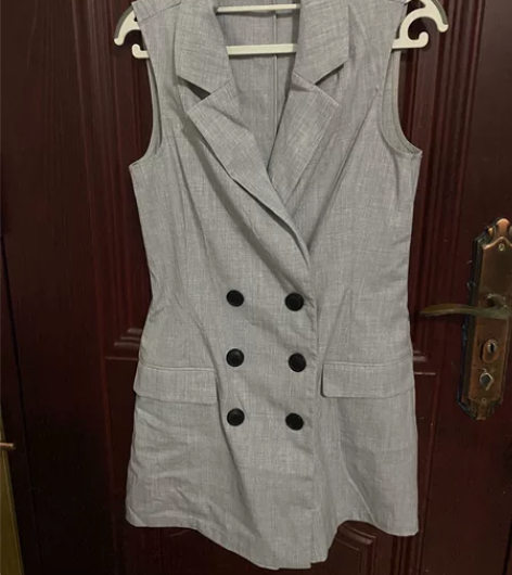 西装款式连体裤，就试穿过还没穿出去过，质量...