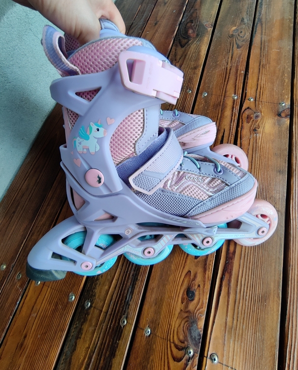 迪卡侬女童轮滑鞋。尺码是29-32，实体店...