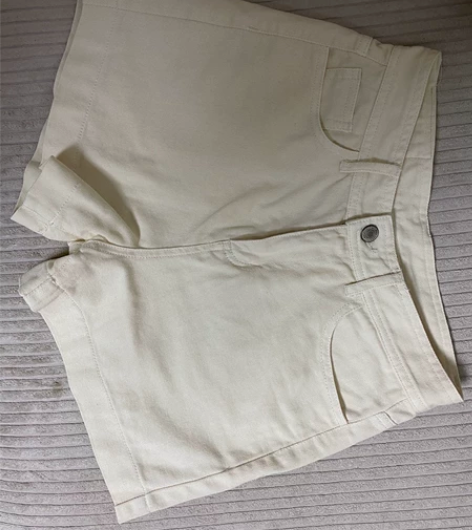 高腰牛仔短裤，白色，s码，穿过两三次 感兴...