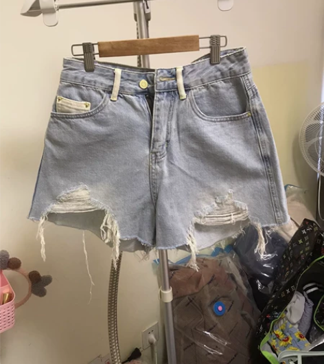 牛仔短裤 全新 S码 感兴趣的话点“我想要...