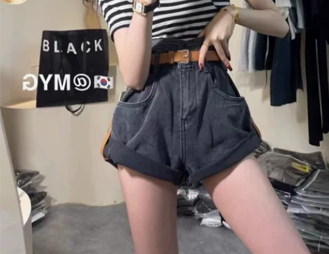 高腰卷边牛仔短裤 感兴趣的话点“我想要”和...