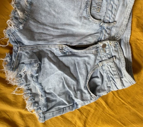 高要浅色毛边漏洞牛仔短裤,l码,码偏小,1...