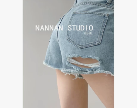 秋季破洞不规则毛边牛仔短裤女显瘦修身宽松阔...