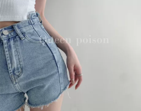 【包邮】欧美博主港味宽松牛仔短裤女磨烂毛边...