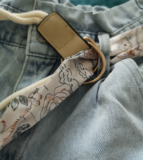 一次没穿的阔腿高腰拖地牛仔裤，浅蓝色很好看...