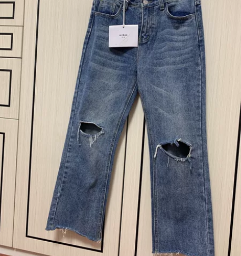 全新韩代膝盖破洞牛仔裤M码 裤长89 这条...