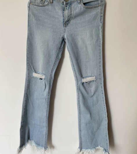 浅色破洞流苏边牛仔裤 韩国买的 29吗 几...