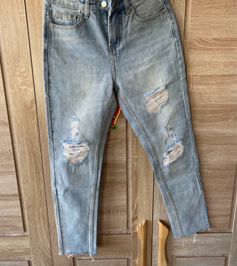 破洞乞丐牛仔裤女 M码 只穿过两次 不退不换