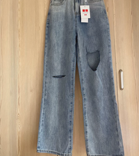 爱心破洞牛仔裤，s码，全新带吊牌，腰围64...