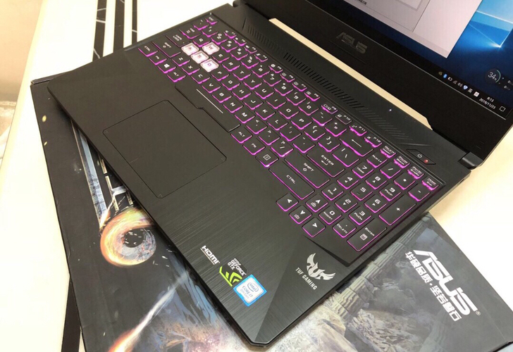 窄边框 八代i7 华硕飞行堡垒6游戏本 二...